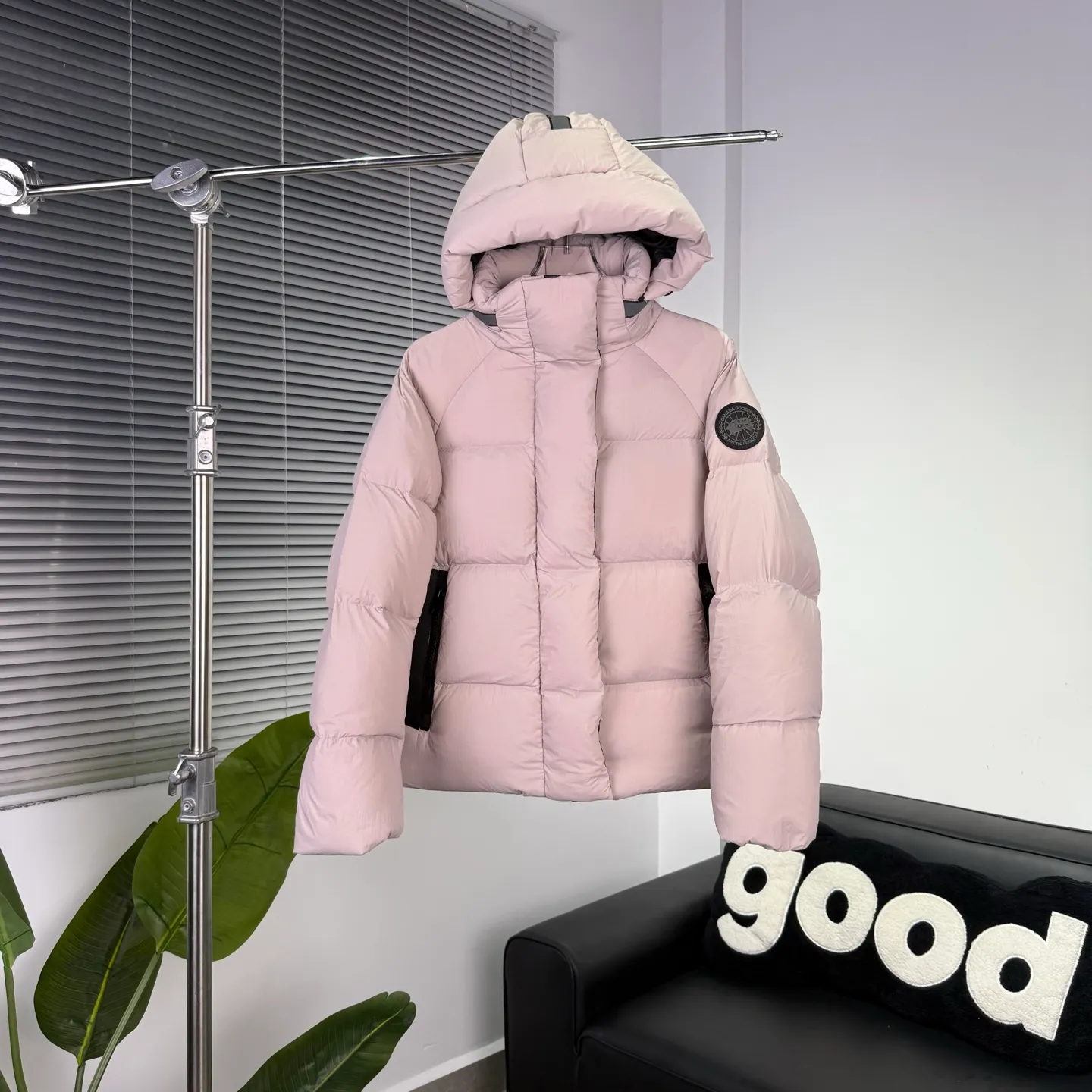 P880 High-end quality 𝑪𝒂𝒏𝒂𝒅𝒂 𝑮𝒐𝒐𝒔𝒆｜Canada Goose Black Label 𝗝𝘂𝗻𝗰𝘁𝗶𝗼𝗻 Series Capsule Short Down Jacket/Ouyang Nana Generation/Same Style for Men and Women 𝗦𝗶𝘇𝗲: 𝗫𝗦 𝗦 𝗠 𝗟 𝗫𝗟 𝗫𝗫𝗟 Product color: black, pure white, off-white, cherry blossom pink, green, brown, Coding: 𝟬𝟬𝟬𝟲𝟭𝟬𝗖